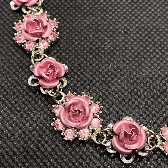 Avon Marked Necklace Flower Jewelry - Picture 2 of 2